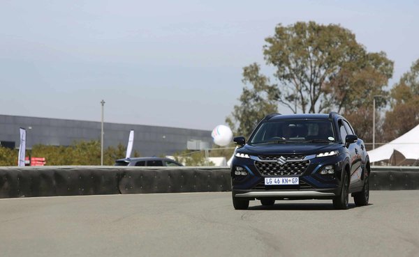 What's the Best Approach to Insulate the Engine Sound in a Lexus LS for a Quieter Cabin?